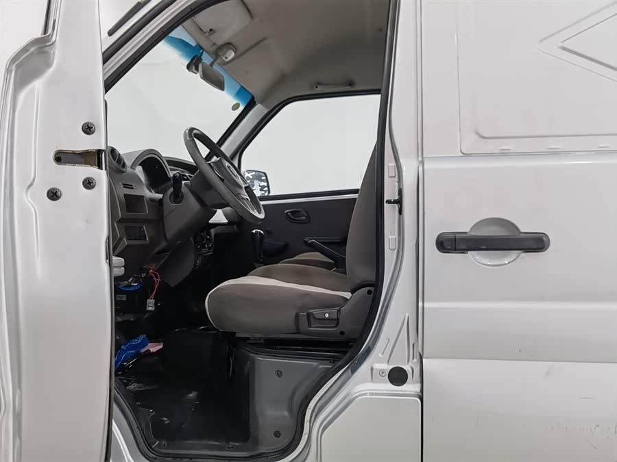 2023 car image #11