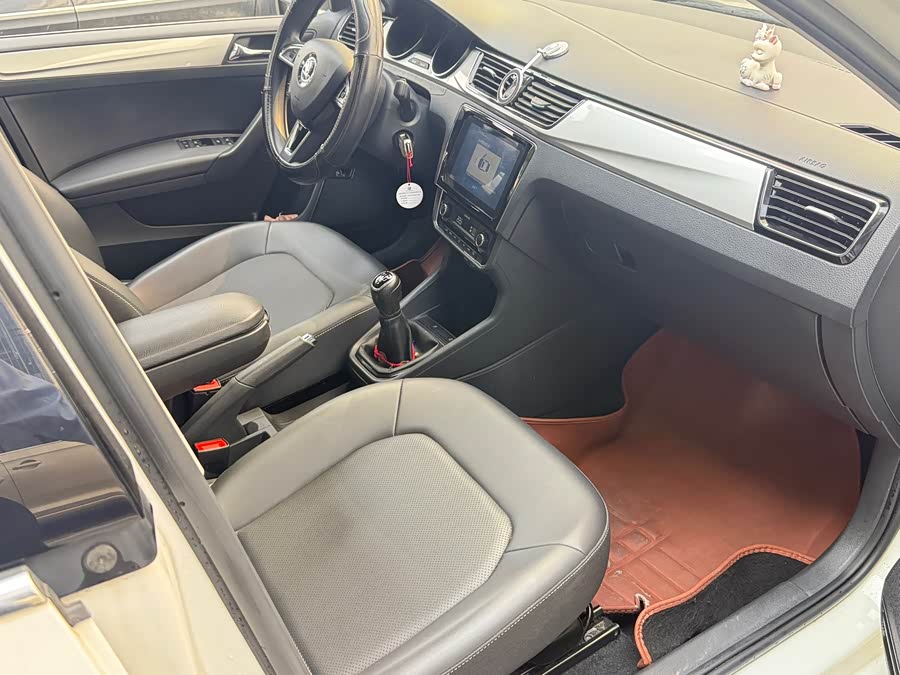 Skoda Rapid 2020 car image #11