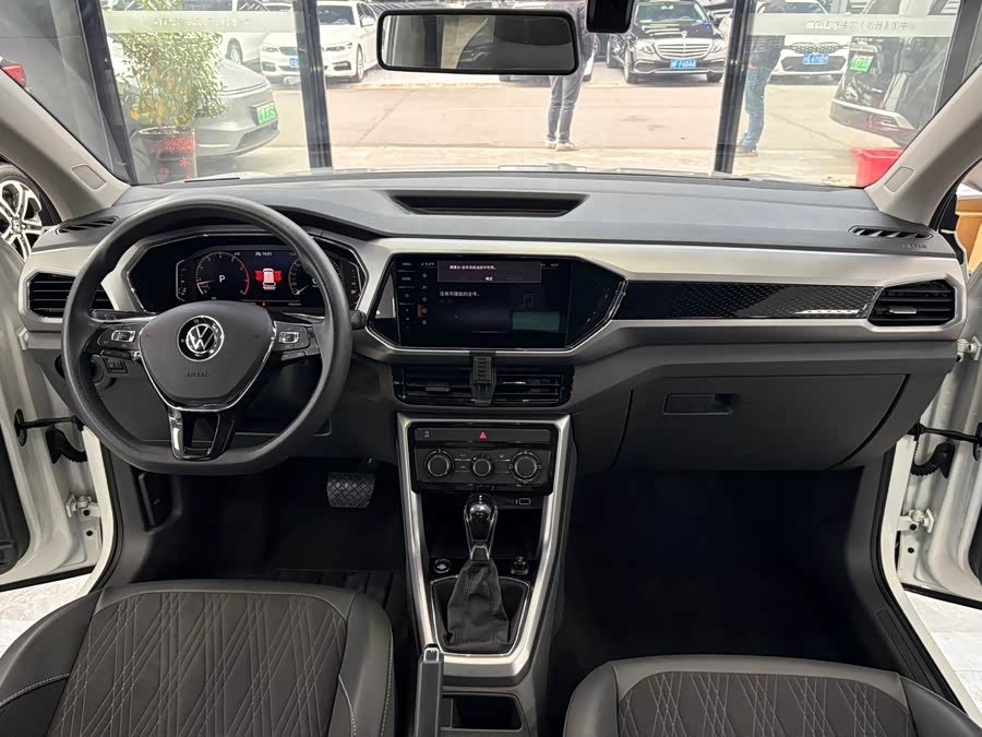 Volkswagen T-Cross 2022 car image #11