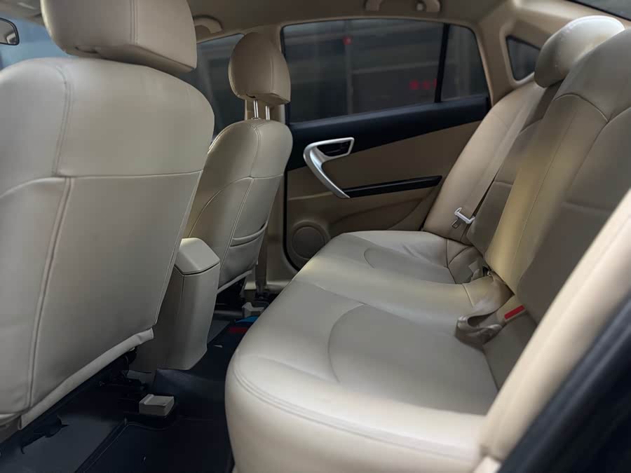 Soueast V5 Lingzhi 2014 car image #11