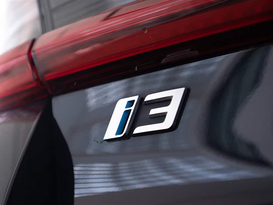 BMW i3 2024 car image #11