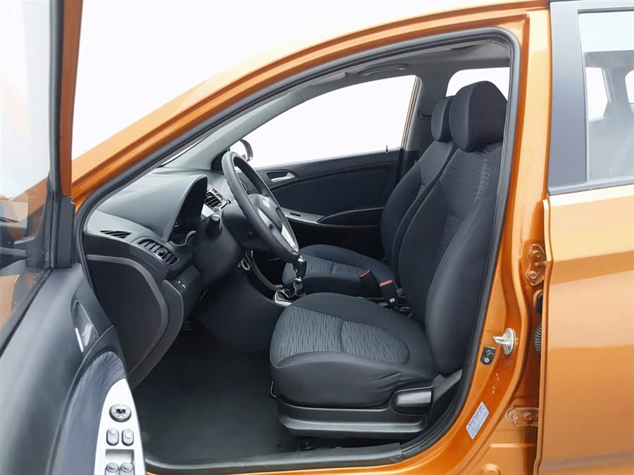 Mazda Reina Hatchback 2014 car image #11