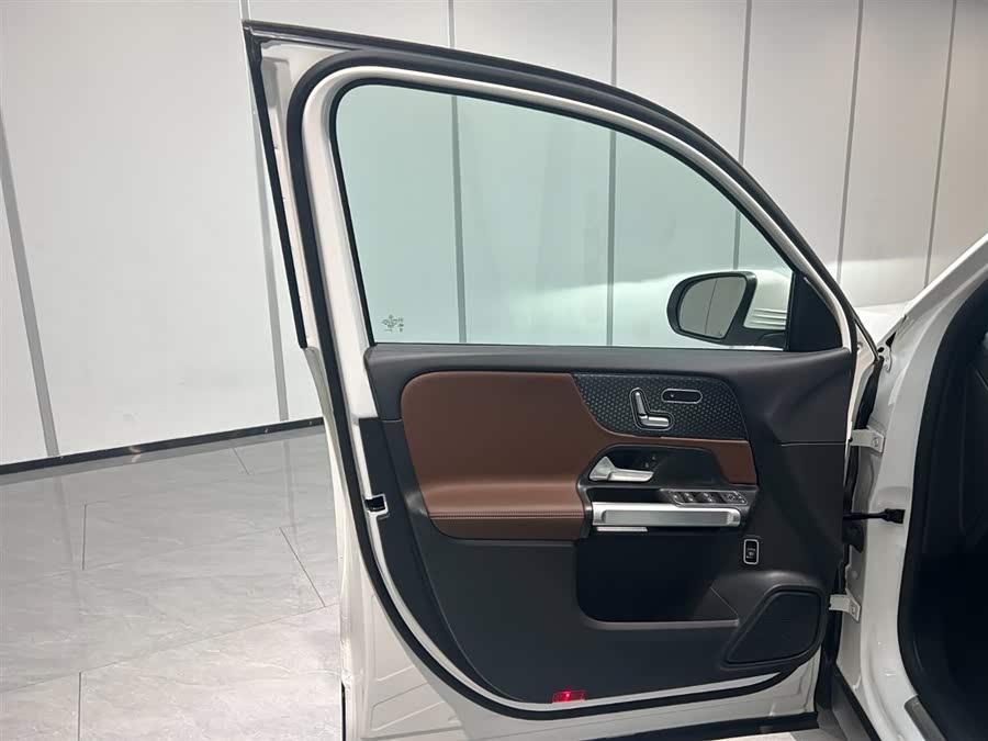 Mercedes-Benz EQB Class 2025 car image #11