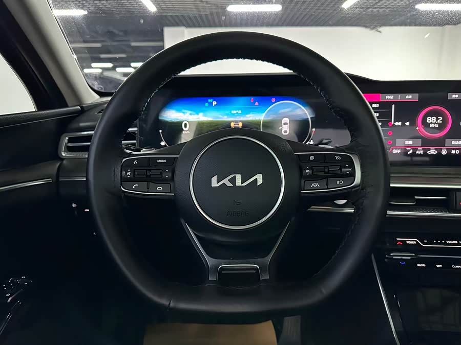 Kia K5 2023 car image #11