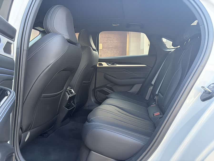 GEELY Preface 2025 #11 GEELY Preface 2025 car image #11