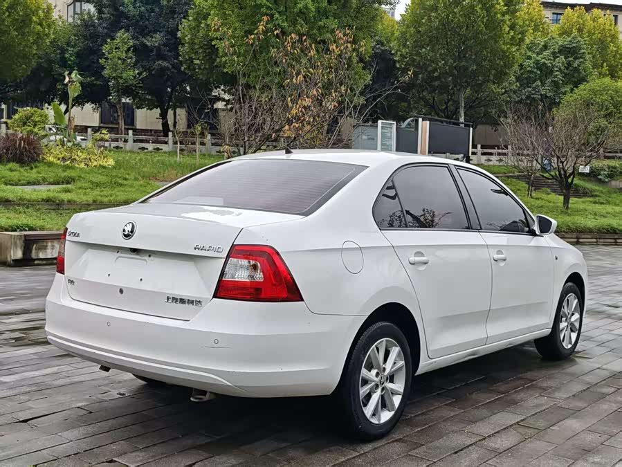 Skoda Rapid 2017 #11 Skoda Rapid 2017 car image #11