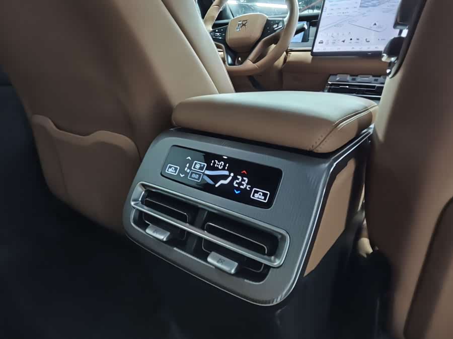 BYD HanL 2025 #11 BYD HanL 2025 car image #11