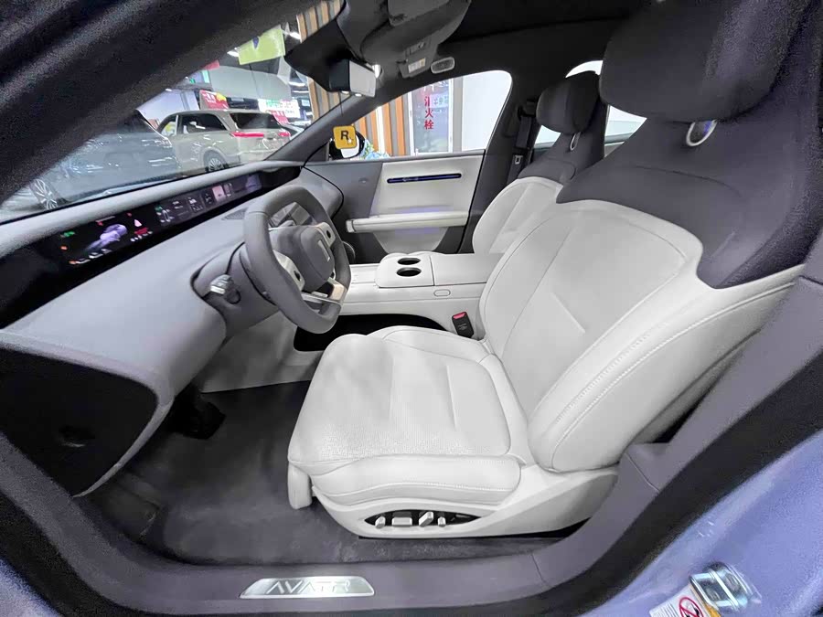 Avatr 06 2025 car image #11