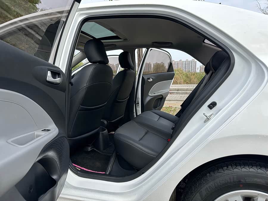 Kia Pegas 2021 image de voiture #11