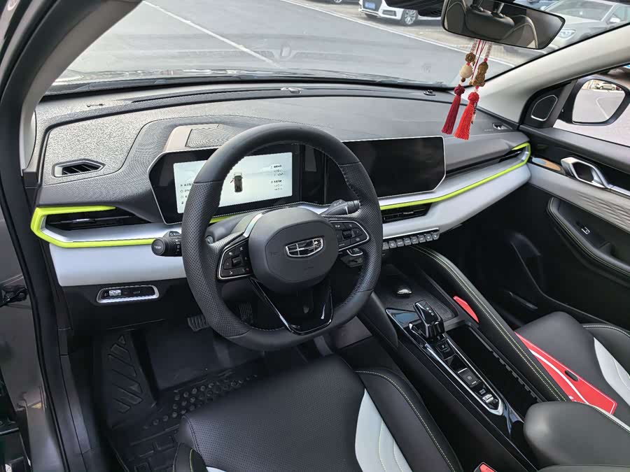 GEELY Coolray 2022 car image #11