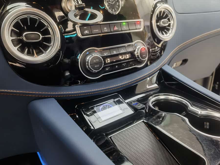 Mercedes-Benz Vito 2024 car image #11