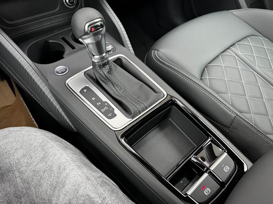 Audi Q2L 2025 car image #11