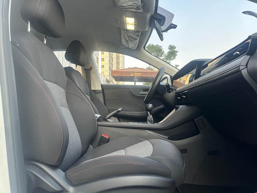 Roewe i5 2024 #11 Roewe i5 2024 car image #11