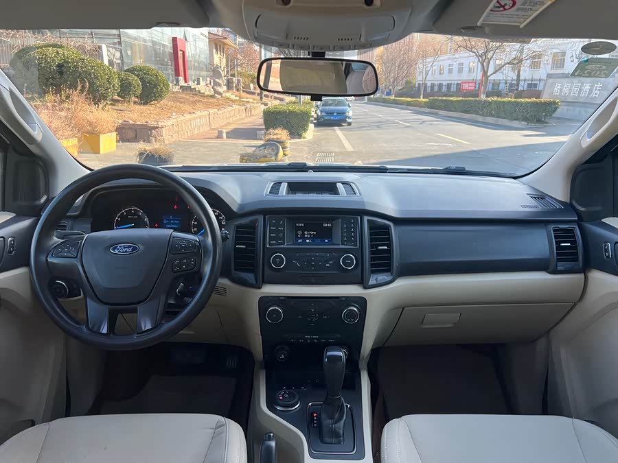 Ford Everest 2018 immagine di auto #11