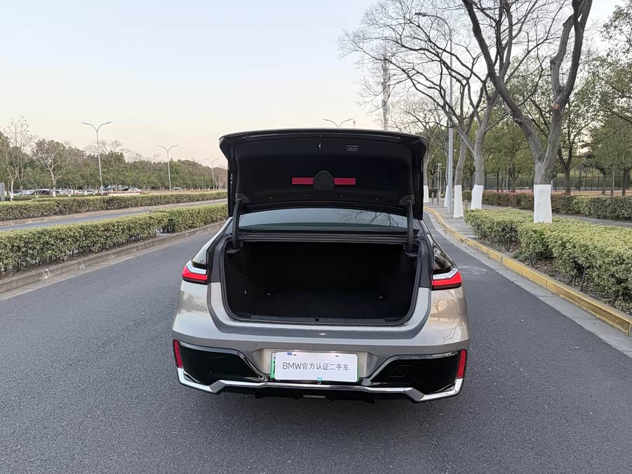 BMW i7 2024 imagen de coche #11