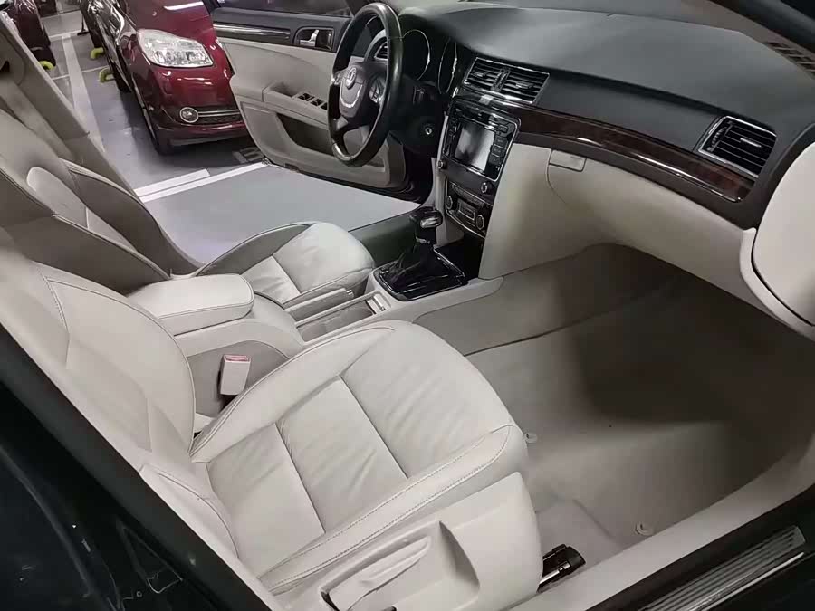 Skoda Superb 2012 immagine di auto #11