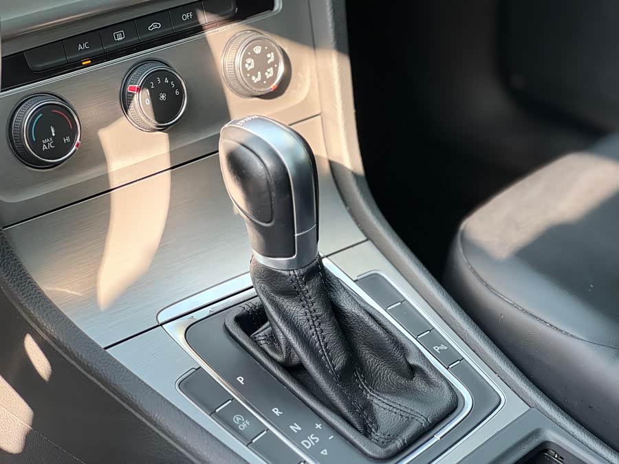 Volkswagen Golf (Imported) 2016 imagem de carro #11