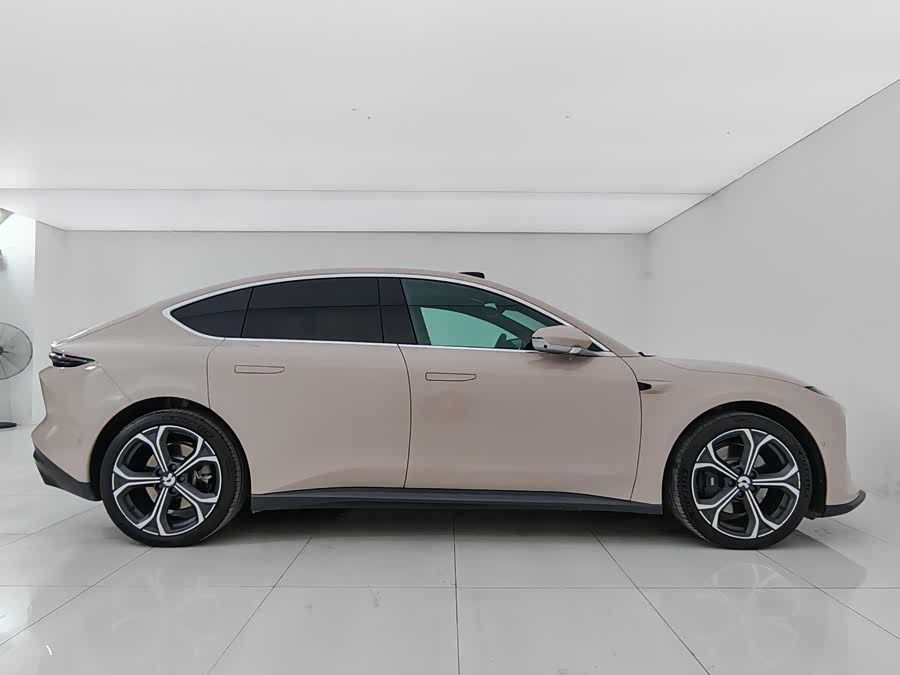 NIO ET5 2024 car image #11