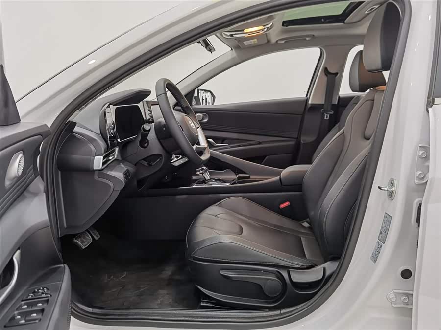 Hyundai Elantra 2024 car image #11