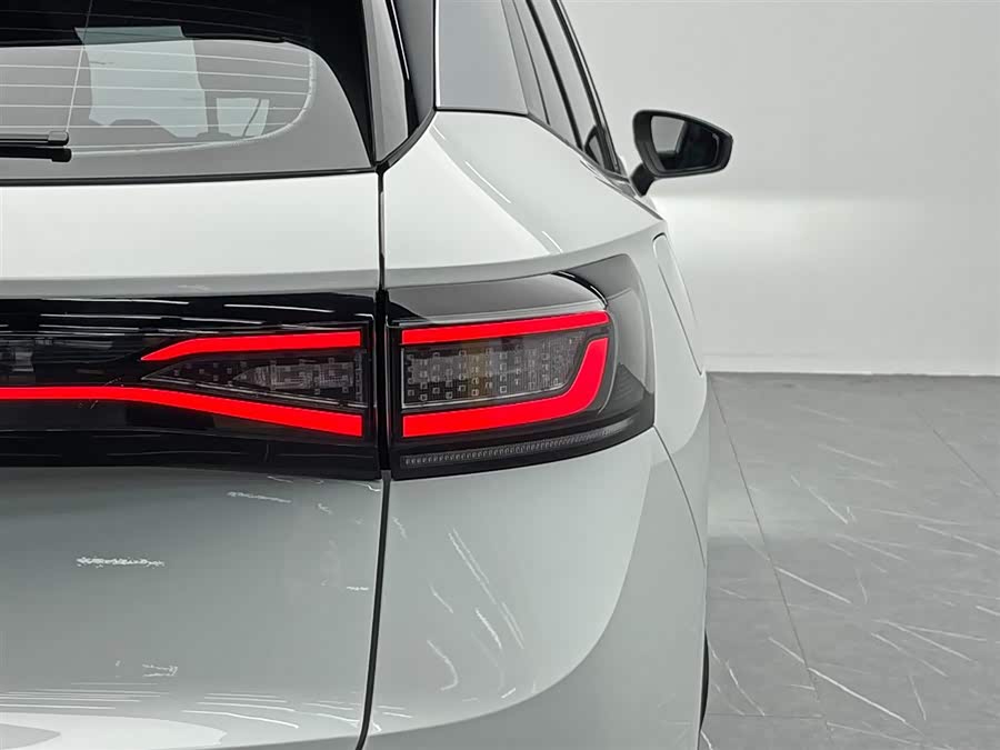 Volkswagen ID.4 X 2024 immagine di auto #11