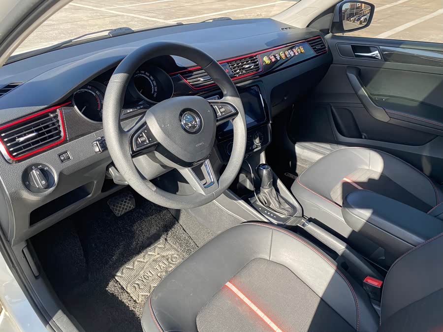 Skoda Rapid Spaceback 2020 immagine di auto #11