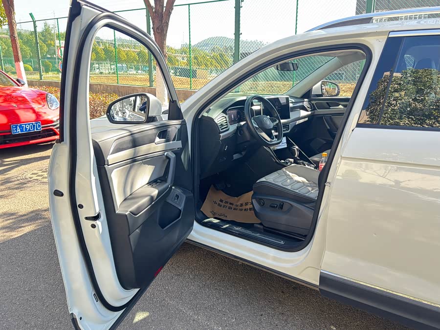 Volkswagen Tayron 2023 immagine di auto #11