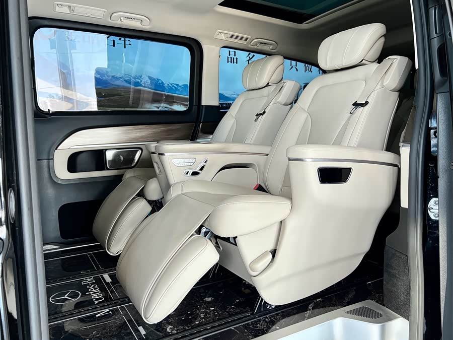 Mercedes-Benz V Class 2023 immagine di auto #11