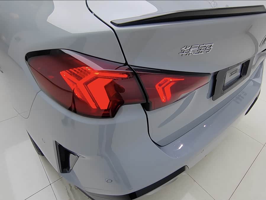 BMW M235L 2025 immagine di auto #11