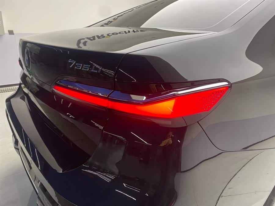 BMW 7 Series 2024 car image #11