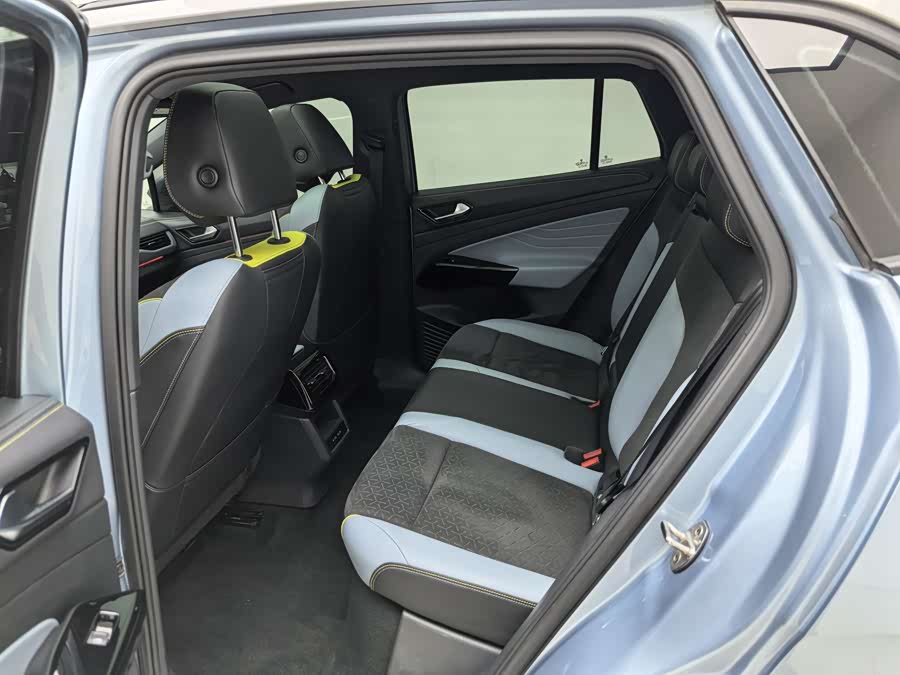 Volkswagen ID.4 X 2021 immagine di auto #11