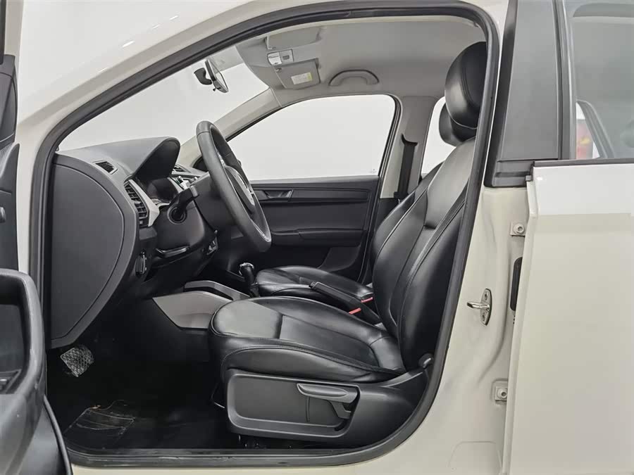 Skoda Fabia 2015 car image #11