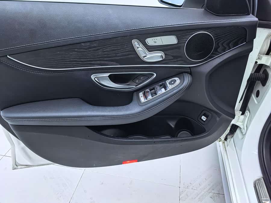 Mercedes-Benz C Class 2019 car image #11