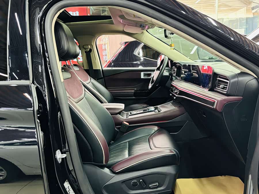 Ford Explorer 2024 car image #11