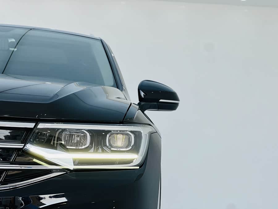 Volkswagen Tiguan L 2021 car image #11