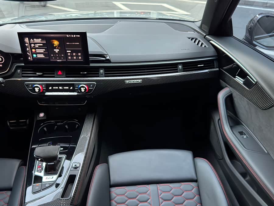 Audi RS 4 2022 car image #11