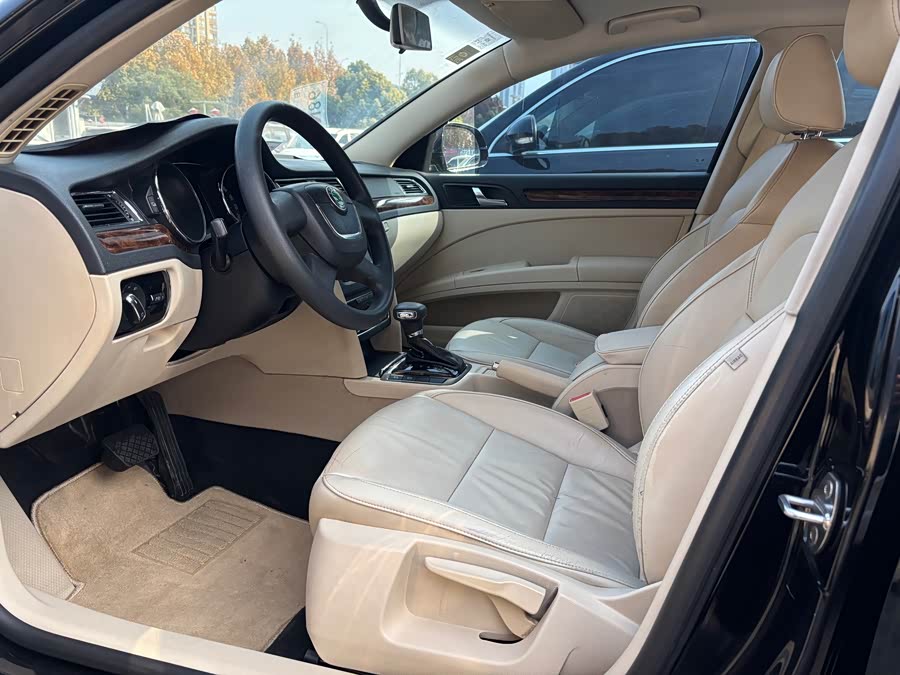 Skoda Superb 2013 car image #11