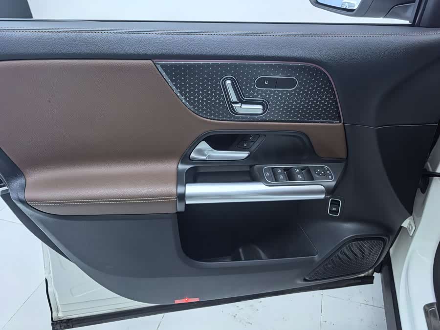 Mercedes-Benz EQA Class 2024 immagine di auto #11