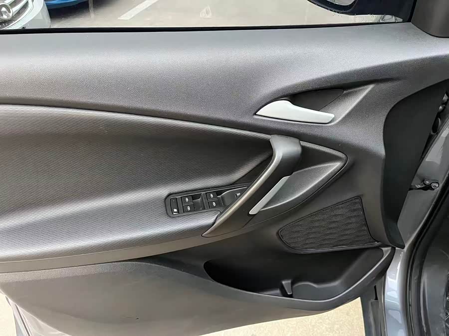 Chevrolet Tracker 2020 #11 Chevrolet Tracker 2020 car image #11