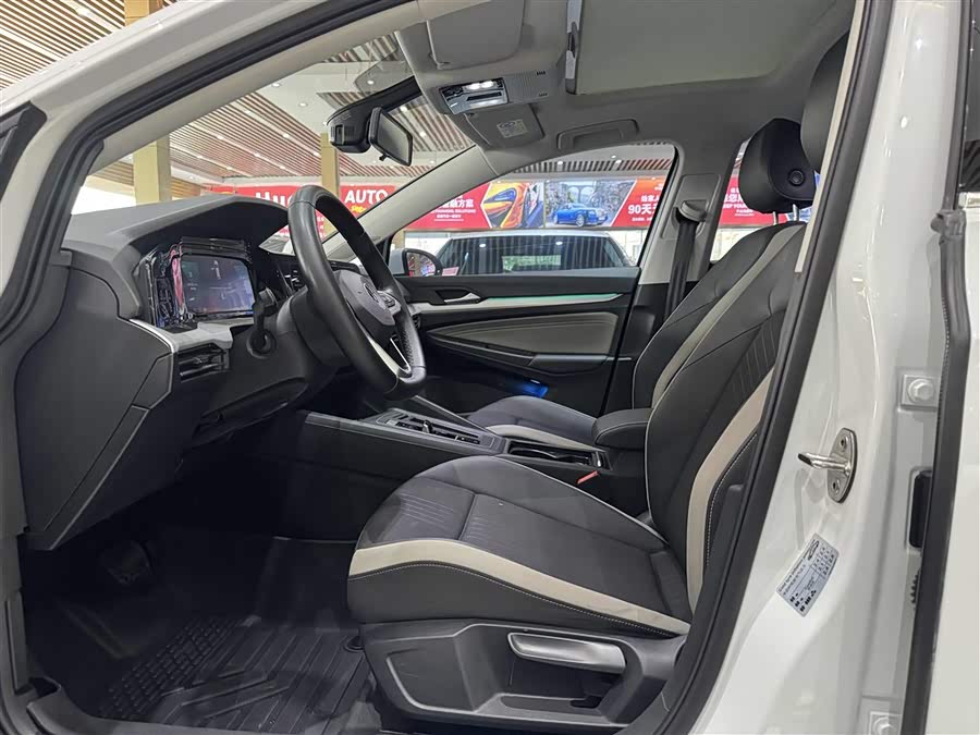 Volkswagen Golf 2021 car image #11