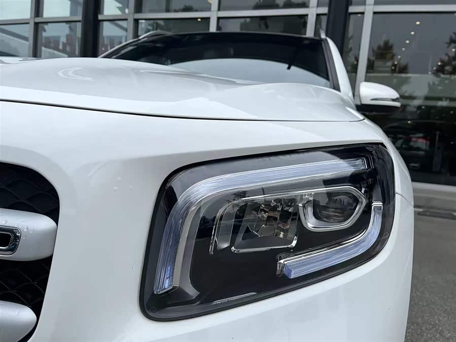 Mercedes-Benz GLB Class 2023 car image #11