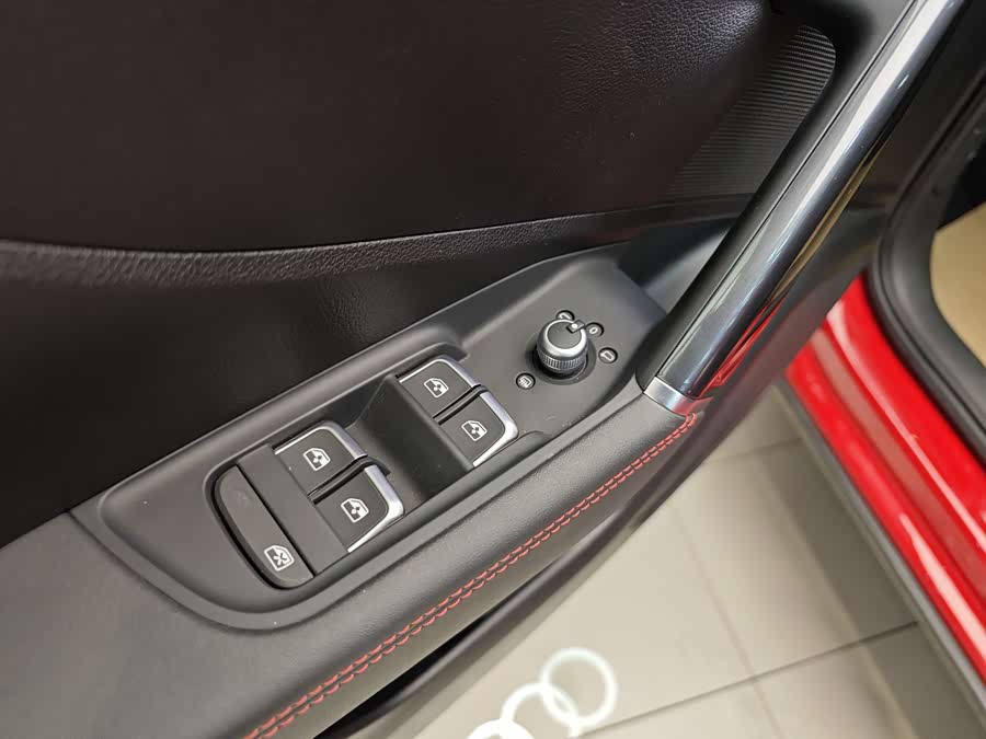 Audi Q2L 2022 car image #11