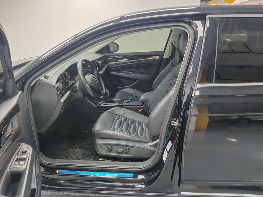 Volkswagen Passat 2019 car image #11