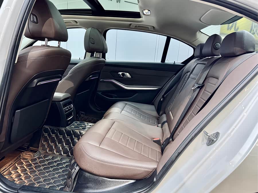 BMW 3 Series 2020 car image #11