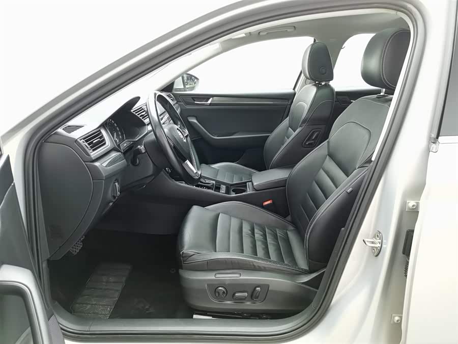 Skoda Superb 2016 car image #11