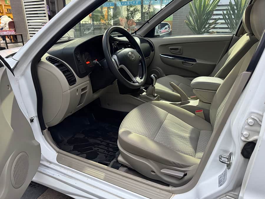 Soueast V3 Lingyue 2014 car image #11