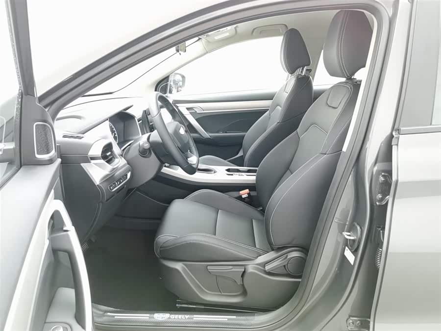 GEELY Coolray 2025 car image #11