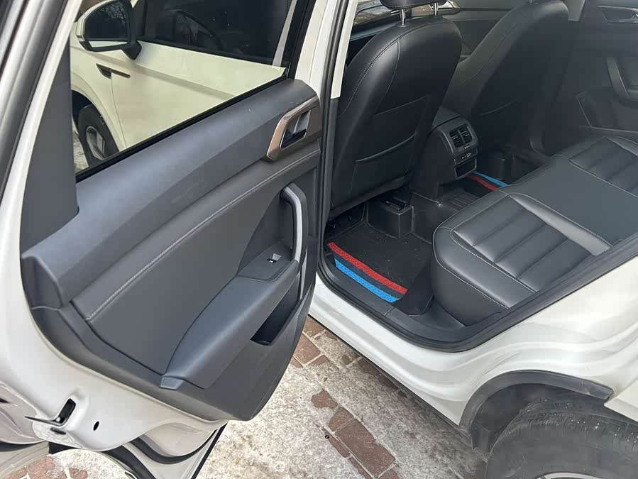 Volkswagen Tharu 2021 immagine di auto #11