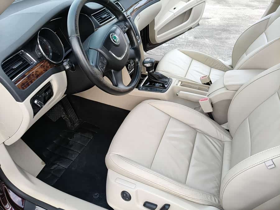 Skoda Superb 2012 imagen de coche #11