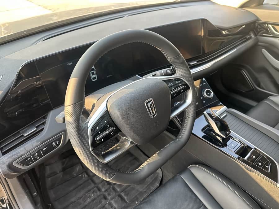 2021 car image #11