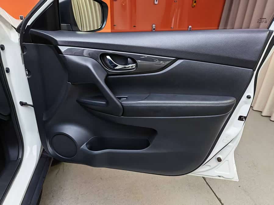 Nissan X-Trail 2018 car image #11